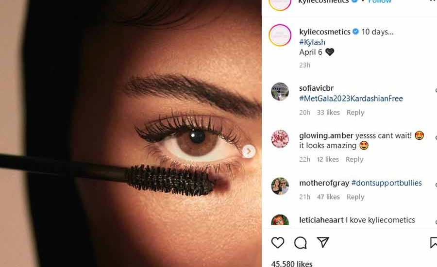 Aksi Kylie Jenner di akun Instagram @kyliecosmetics