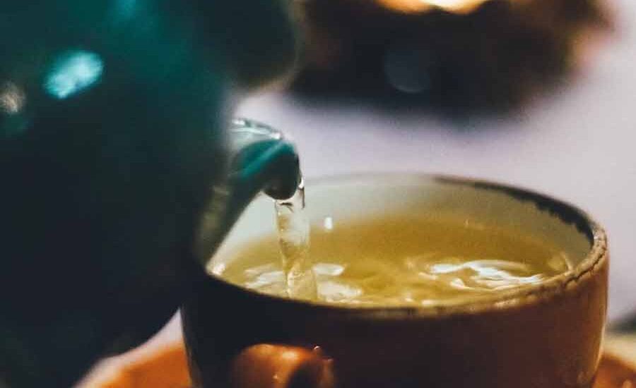 Teh hijau, minuman kaya khasiat (foto: Maria Tyutina | pexels)