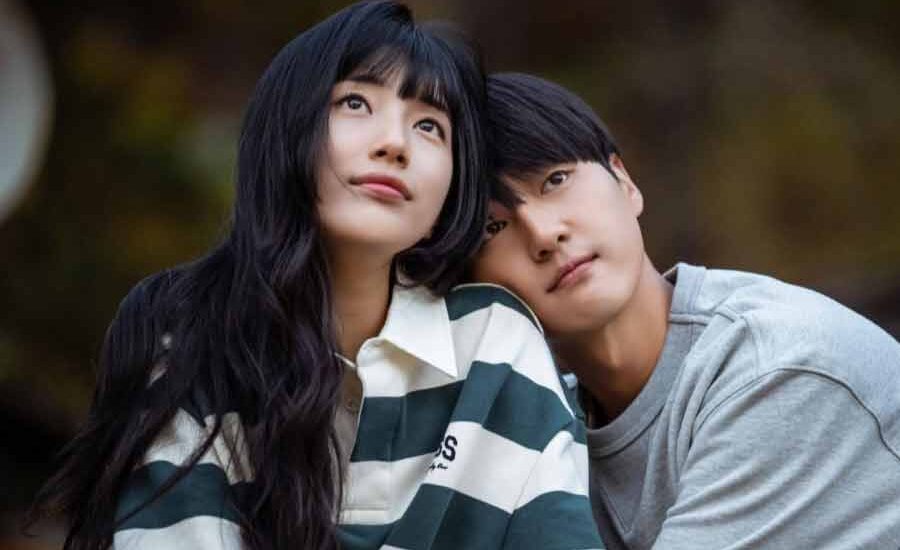 Bae Suzy dan Yang Se-Jong dalam serial drama Korea Doona! (2023)