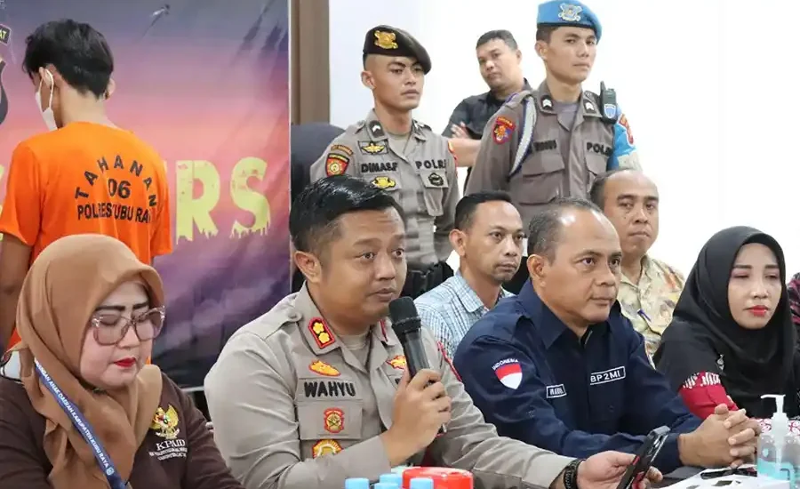 Kapolres Kubu Raya AKBP Wahyu Jati Wibowo saat memberikan keterangan di depan awak media (foto: Fok Humas Polri)